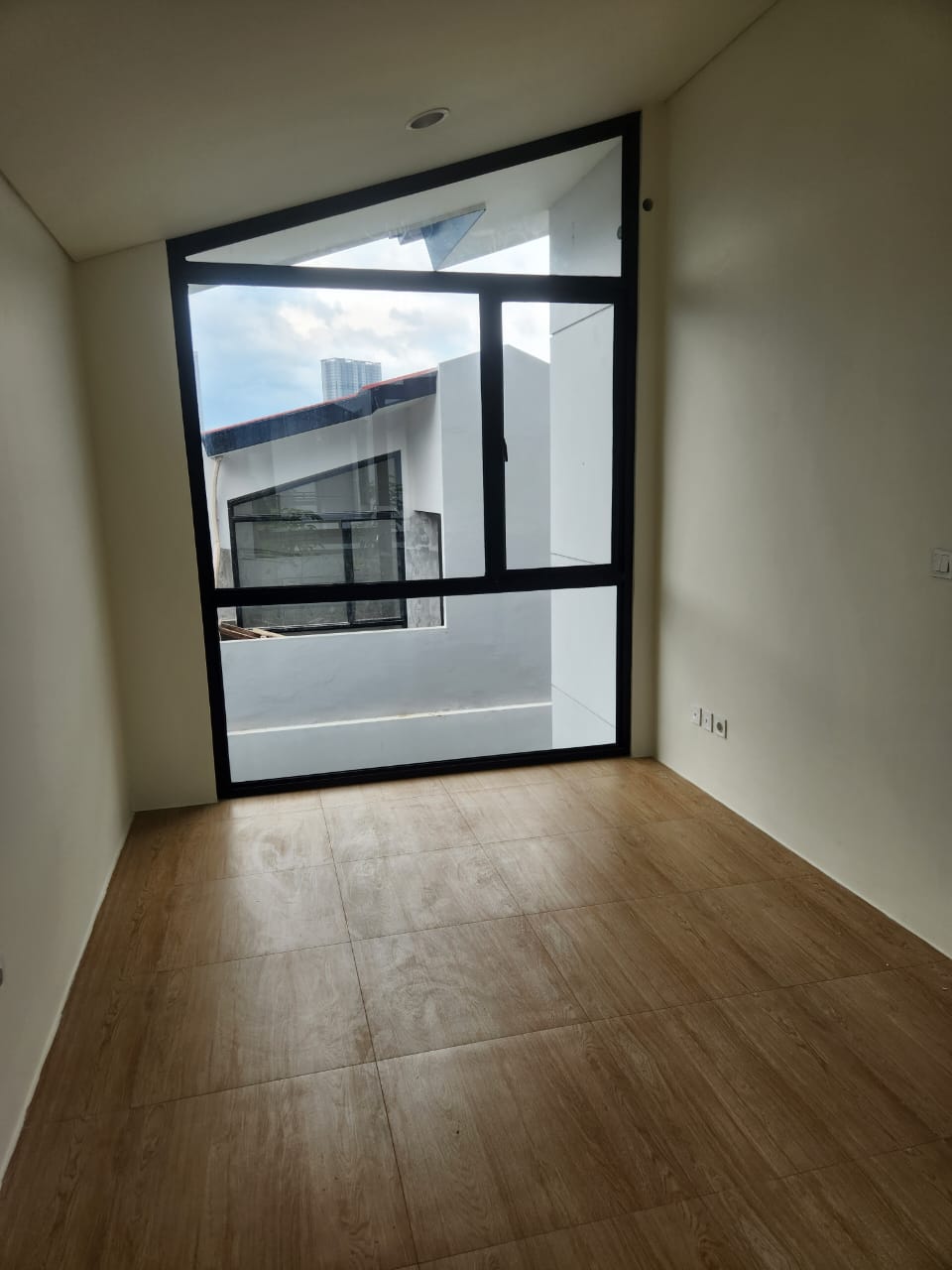Rumah Disewakan di Cluster Uptown Lippo Cikarang